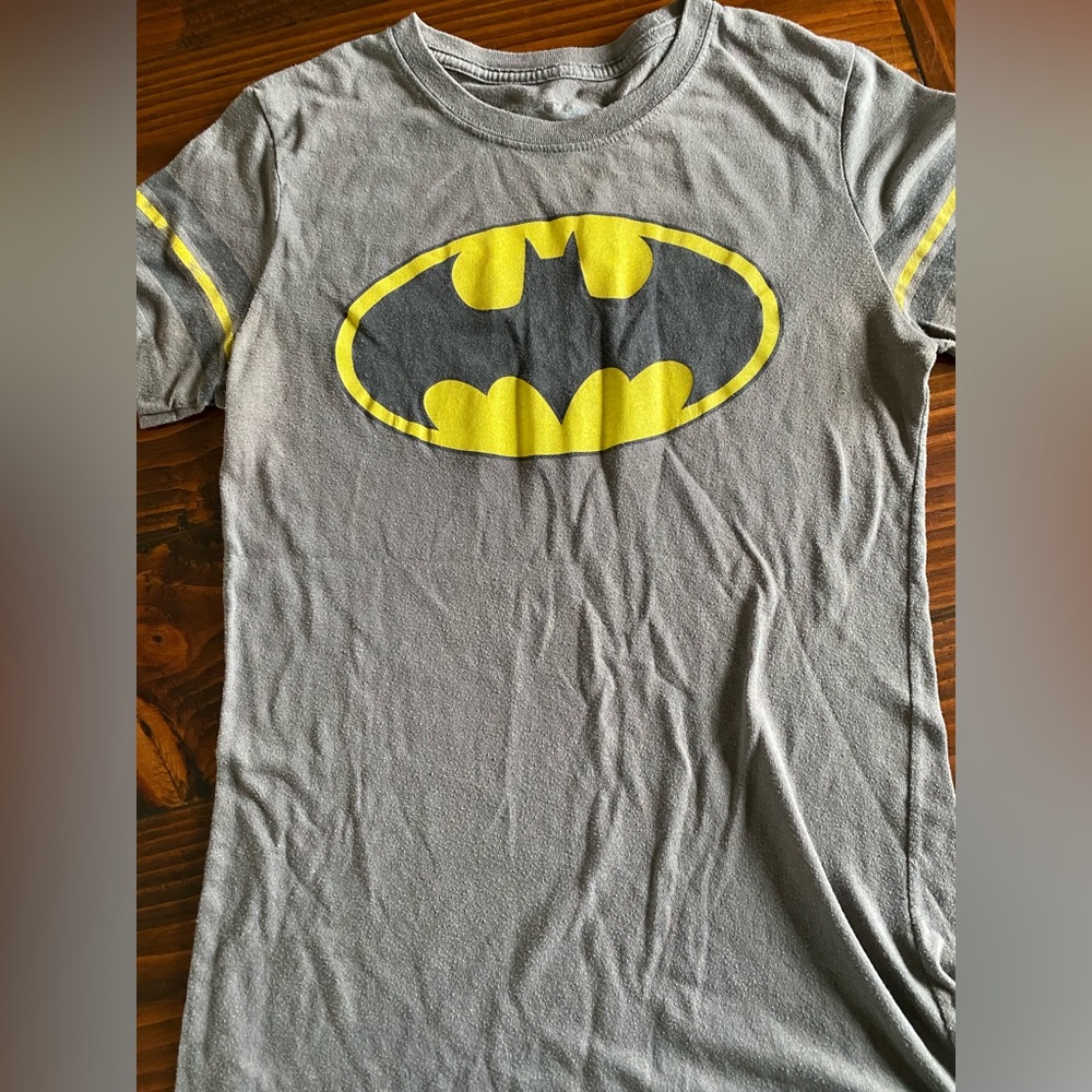 Women’s Batman Varsity Tee - Picture 2 of 4